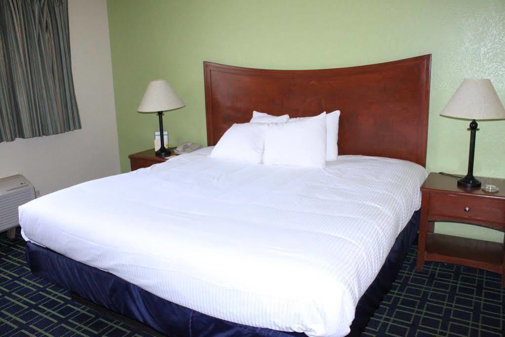 Emerald Coast Inn & Suites Fort Walton Beach Eksteriør bilde